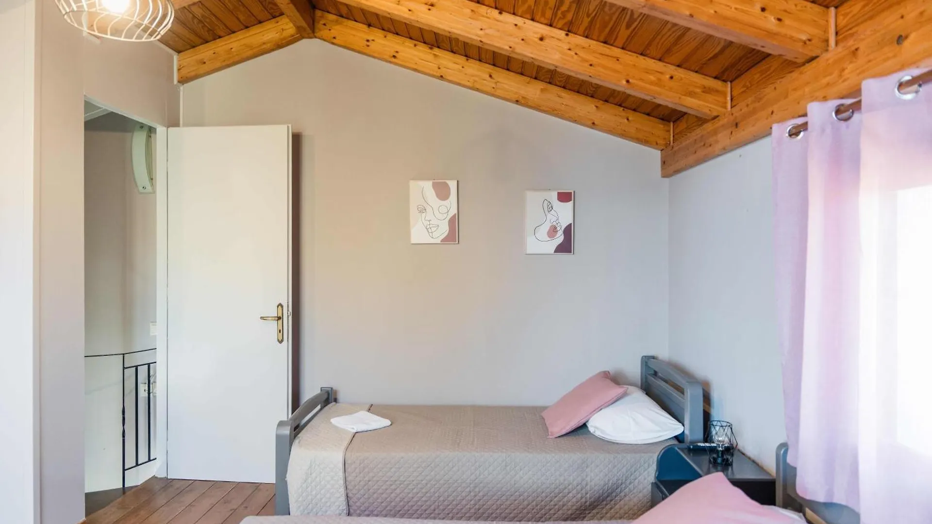Elia Studios Lixouri